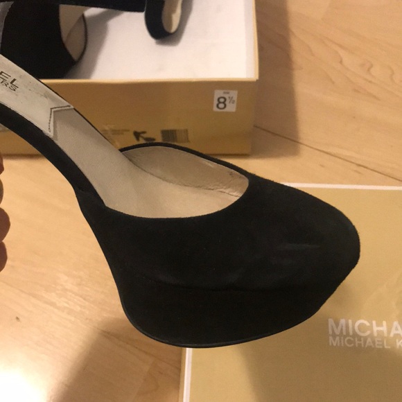 Michael Kors black pumps! With original box! - Picture 4 of 5